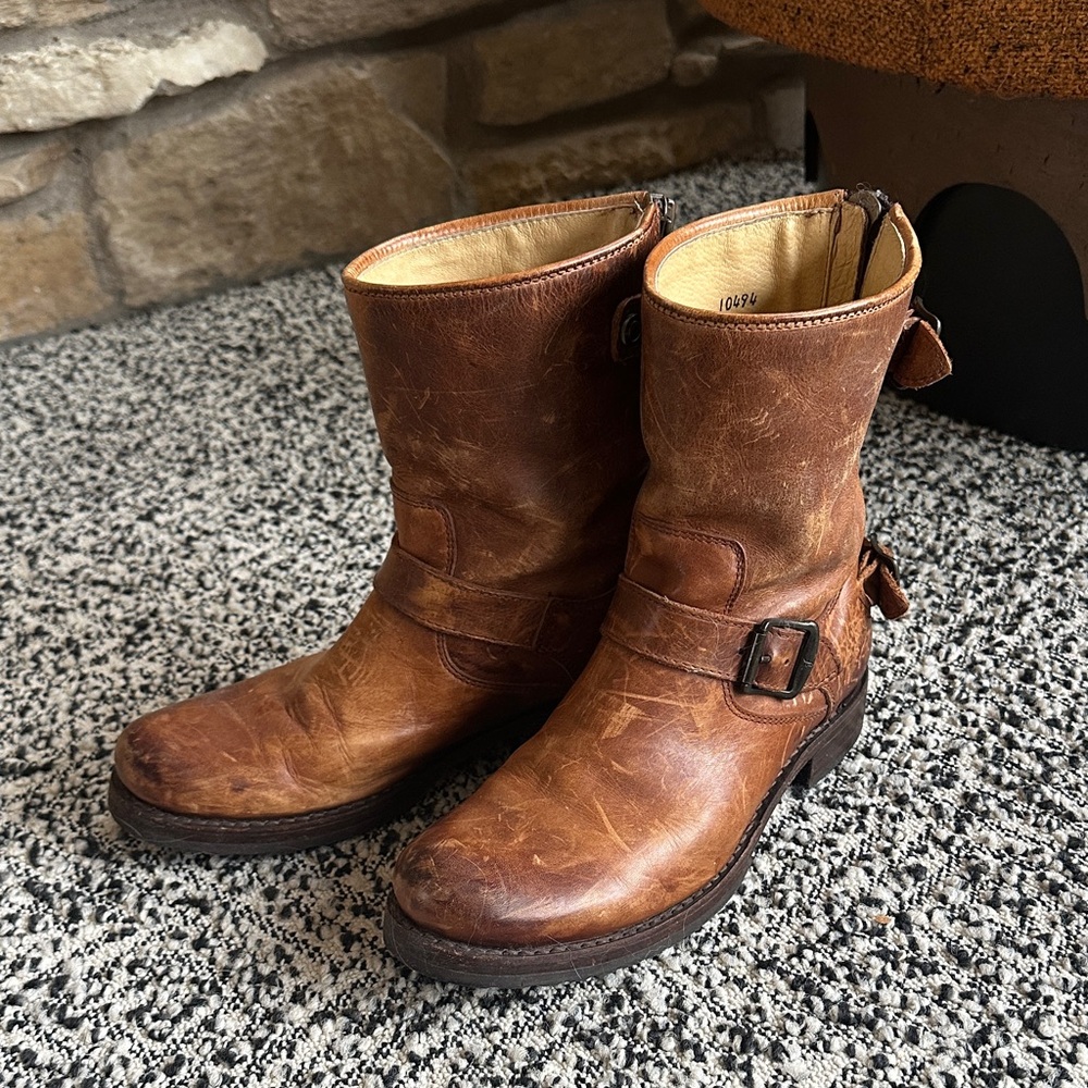 Veronica Frye Distressed Brown Leather Boots Cool Buckles & Zipper Mid